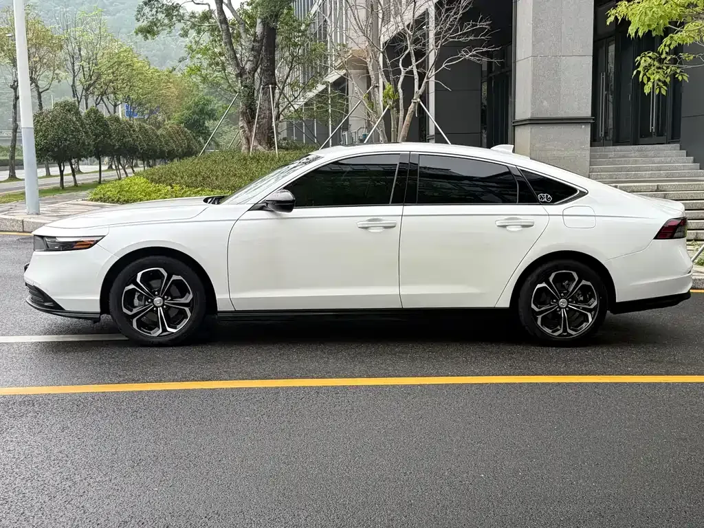 Honda Accord — фото 10