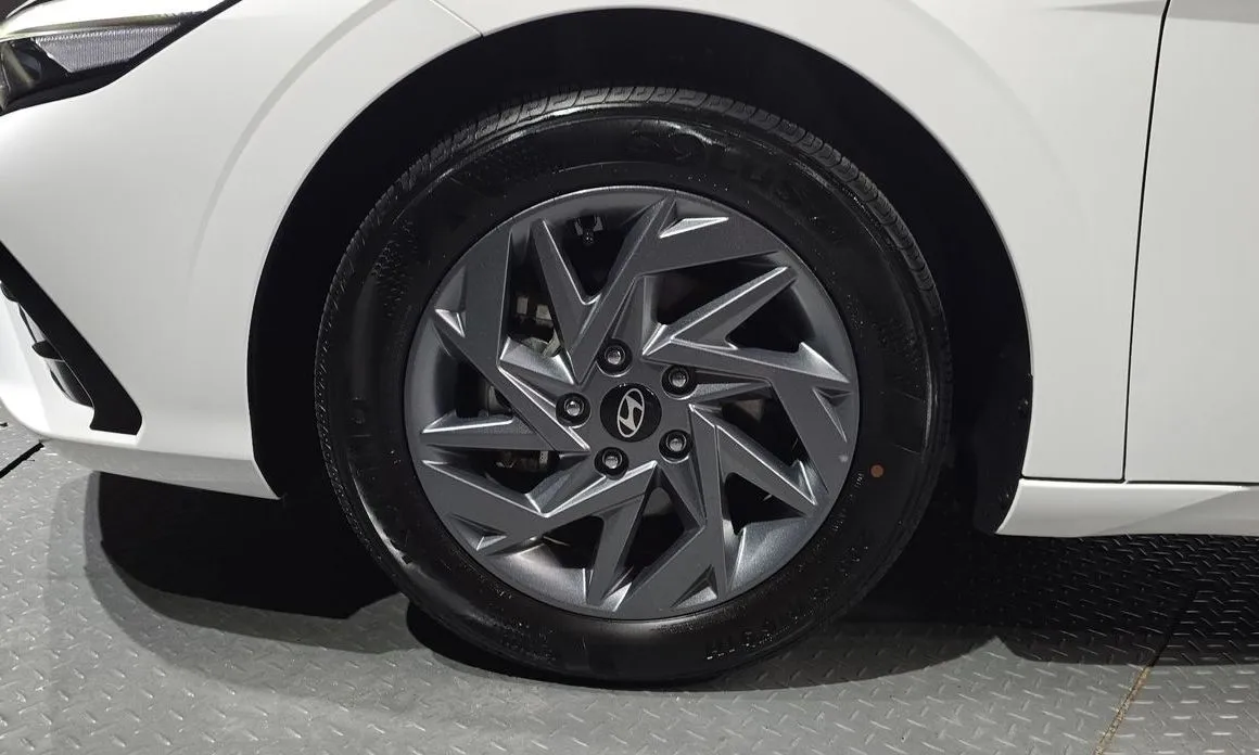Hyundai AVANTE — фото 4