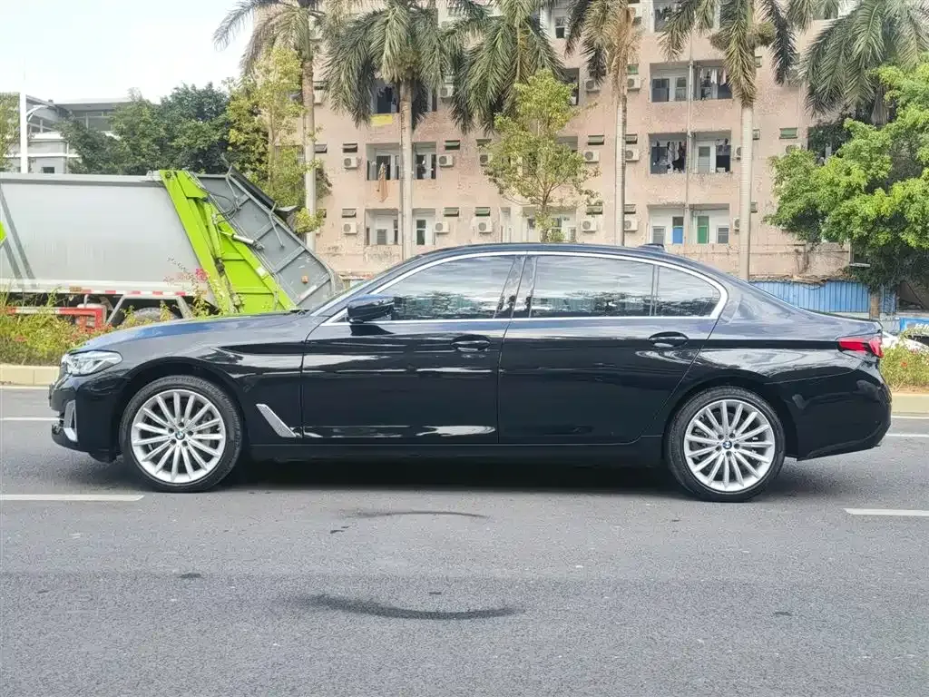BMW 5 Series — фото 10