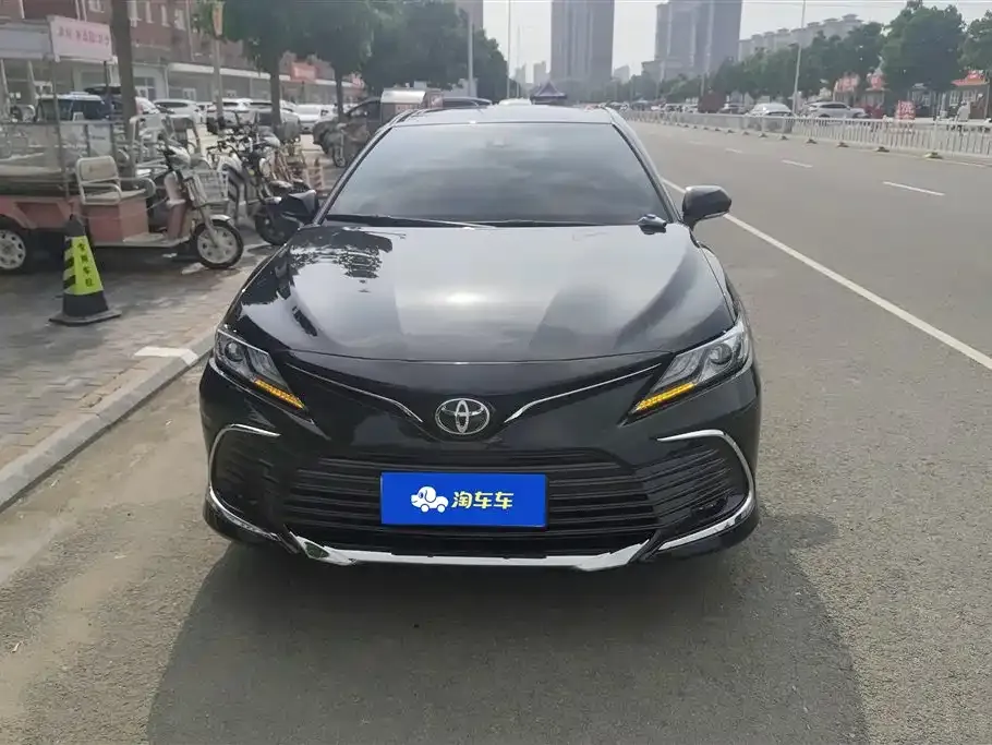 Toyota Camry — фото 5