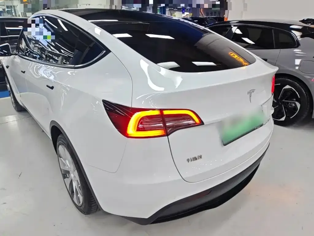 Tesla Model Y — фото 7