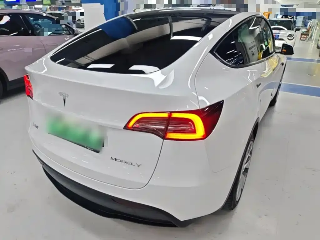 Tesla Model Y — фото 9