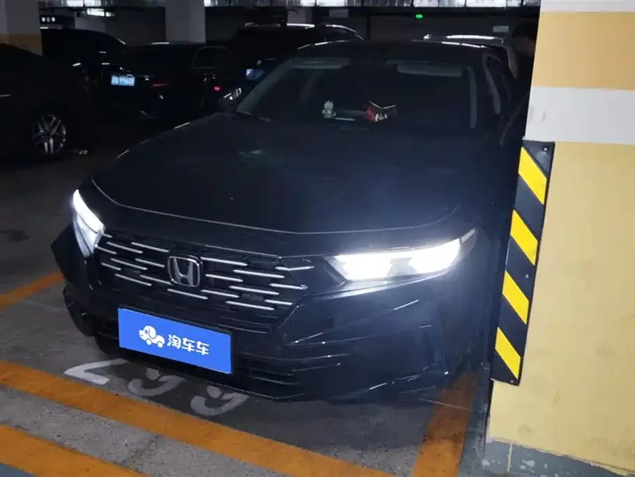Honda Accord — фото 1