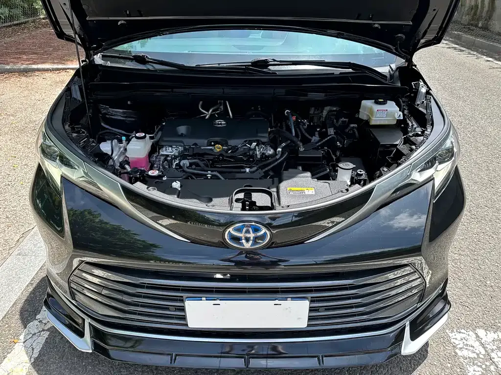 Toyota Sienna — фото 7