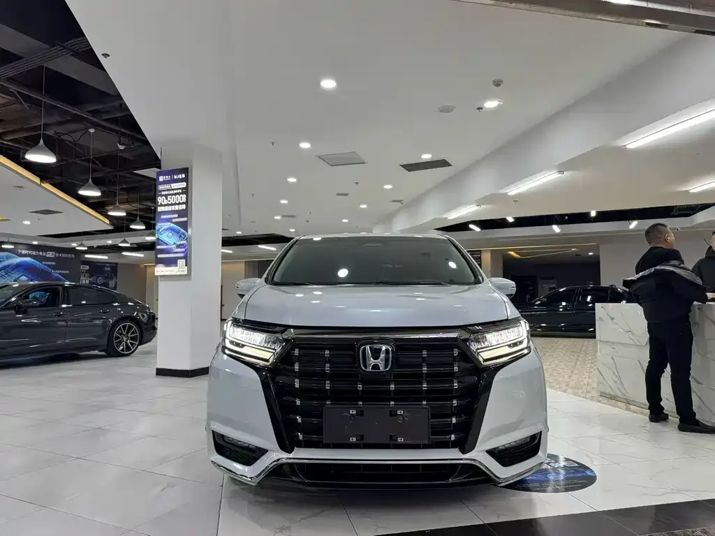 Honda Elysion 2024 из CN, фото 7