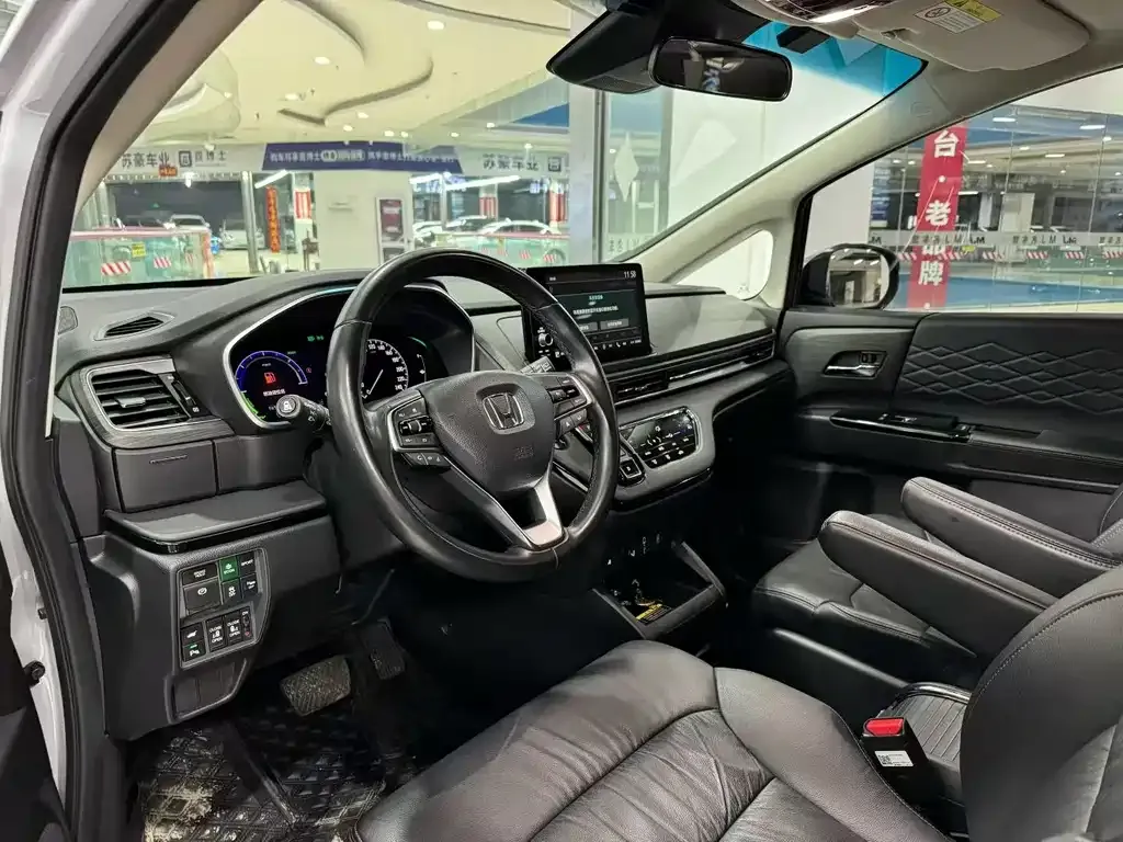 Honda Elysion 2024 из CN, фото 9