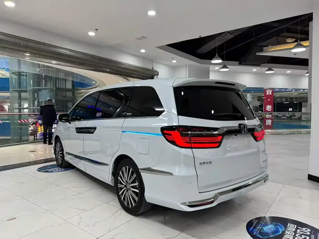 Honda Elysion 2024 из CN, фото 4