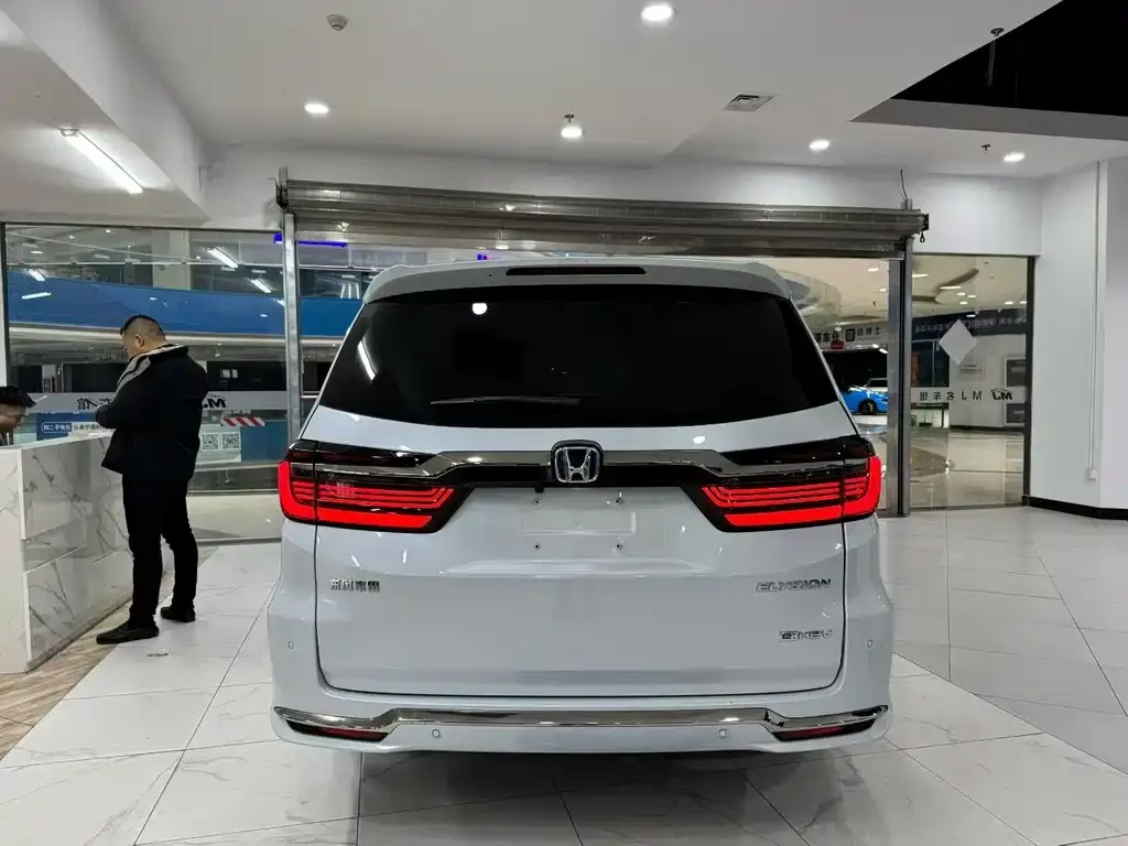 Honda Elysion 2024 из CN, фото 3