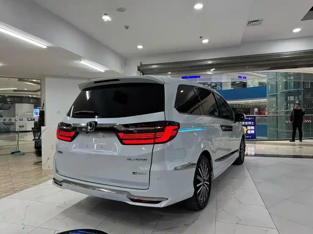 Honda Elysion 2024 из CN, фото 2