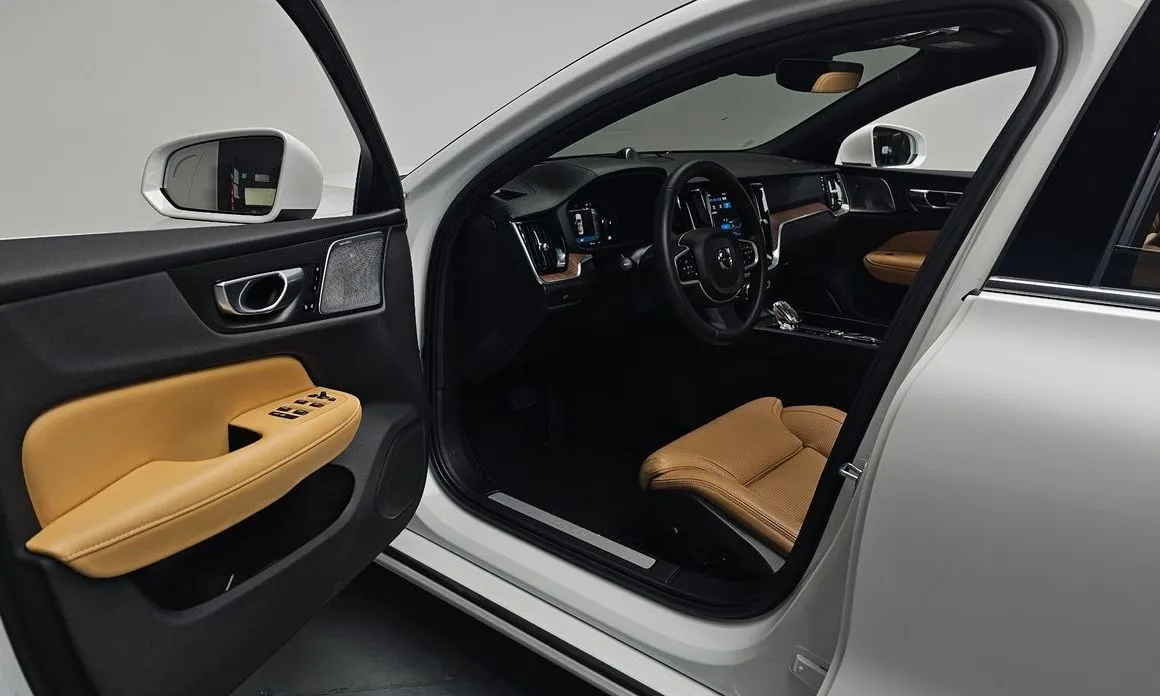 Volvo S60 2023 из KR, фото 10