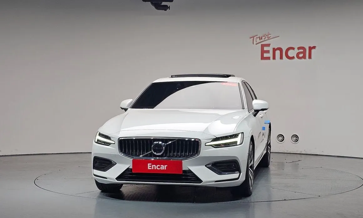 Volvo S60 2023 из KR, фото 2