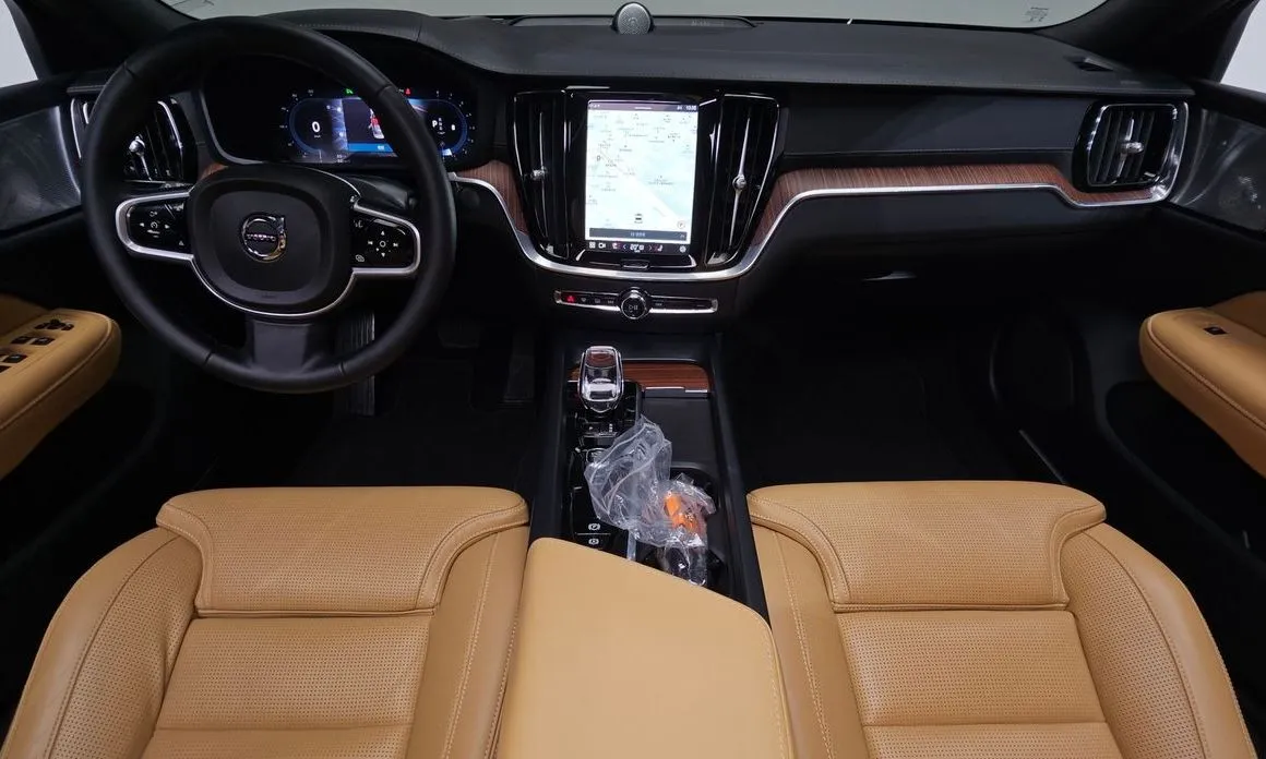 Volvo S60 2023 из KR, фото 5