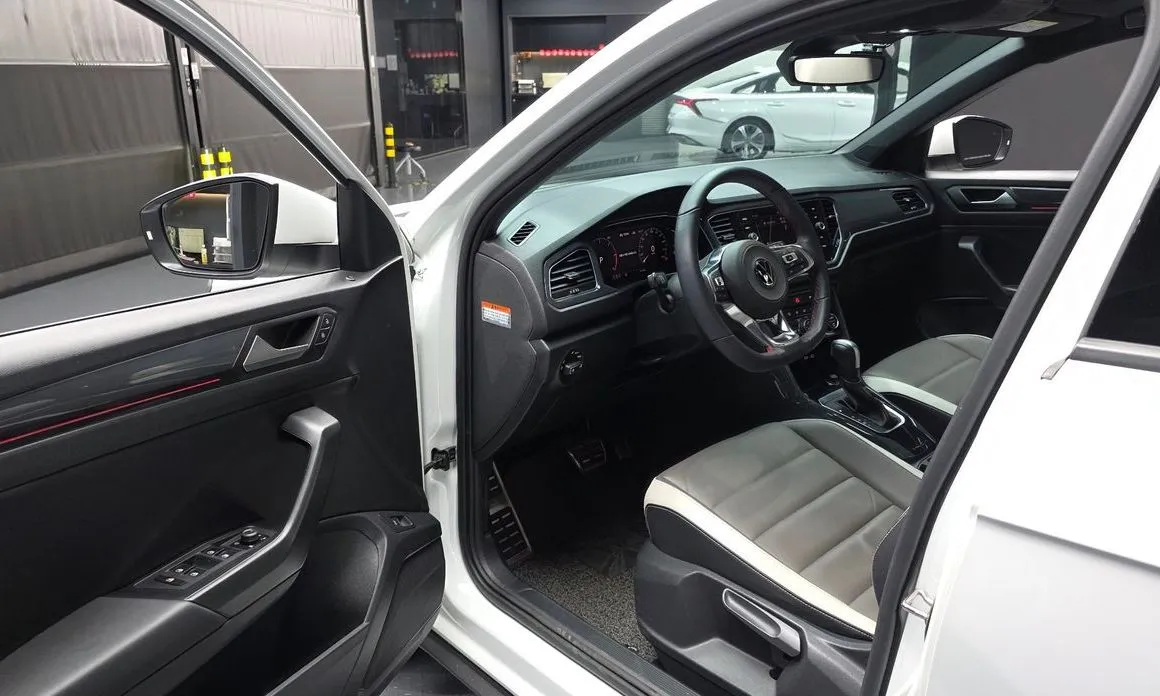 Volkswagen T-Roc 2021 из KR, фото 7