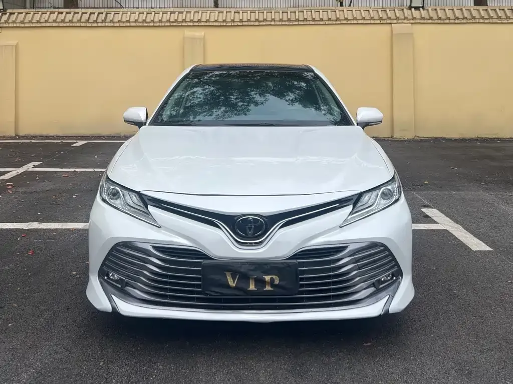 Toyota Camry — фото 2