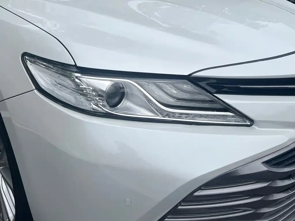 Toyota Camry — фото 3