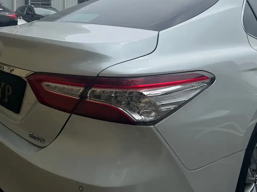 Toyota Camry — фото 6
