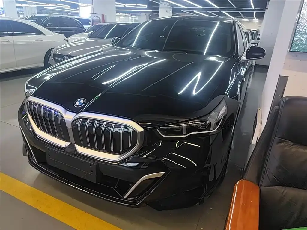 BMW 5 Series — фото 1