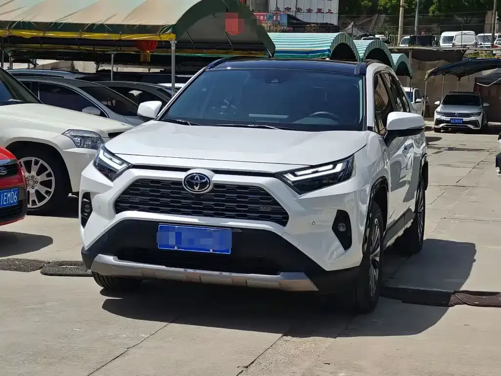 Toyota RAV4 — фото 1