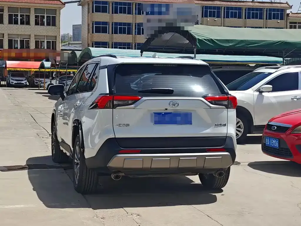 Toyota RAV4 — фото 4