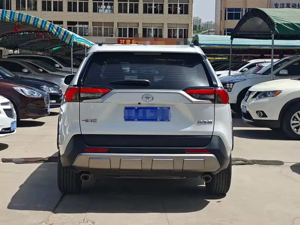 Toyota RAV4 — фото 6