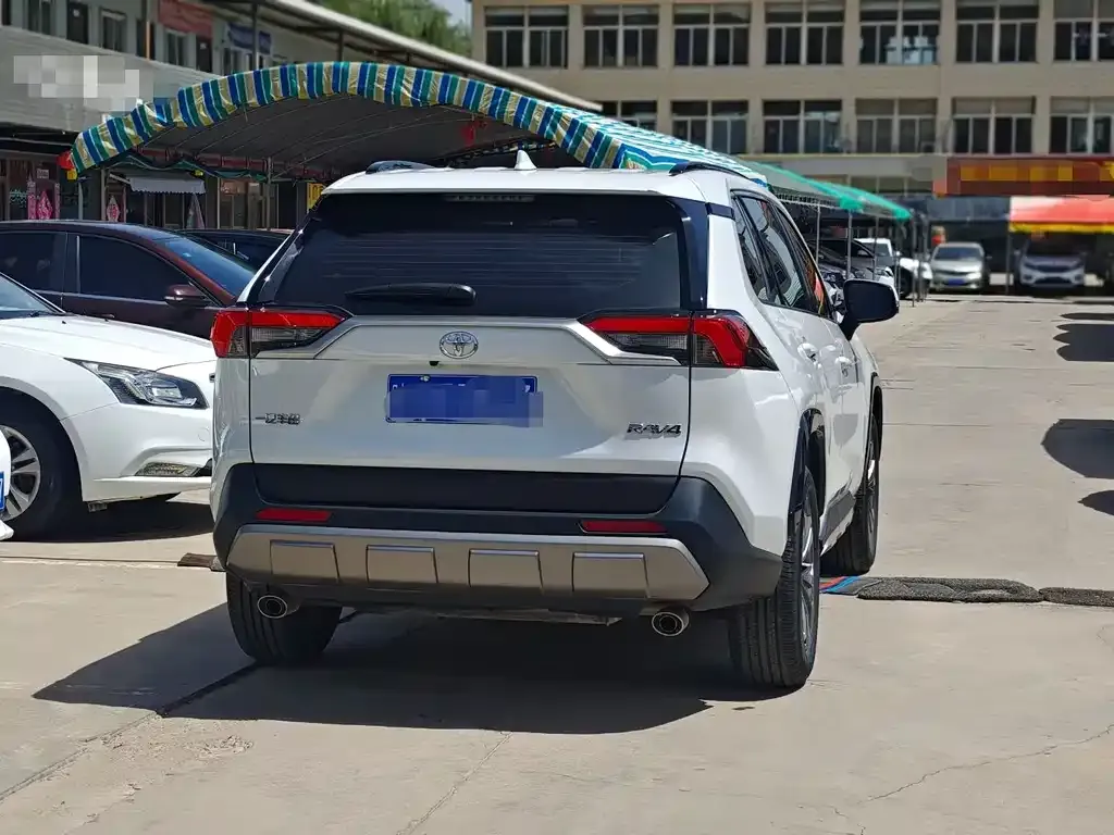 Toyota RAV4 — фото 8
