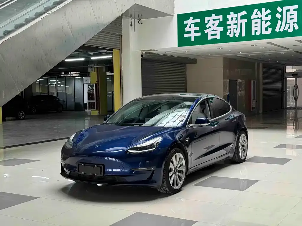Tesla Model 3 — фото 1