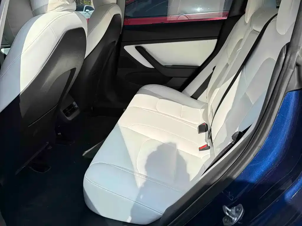 Tesla Model 3 — фото 9
