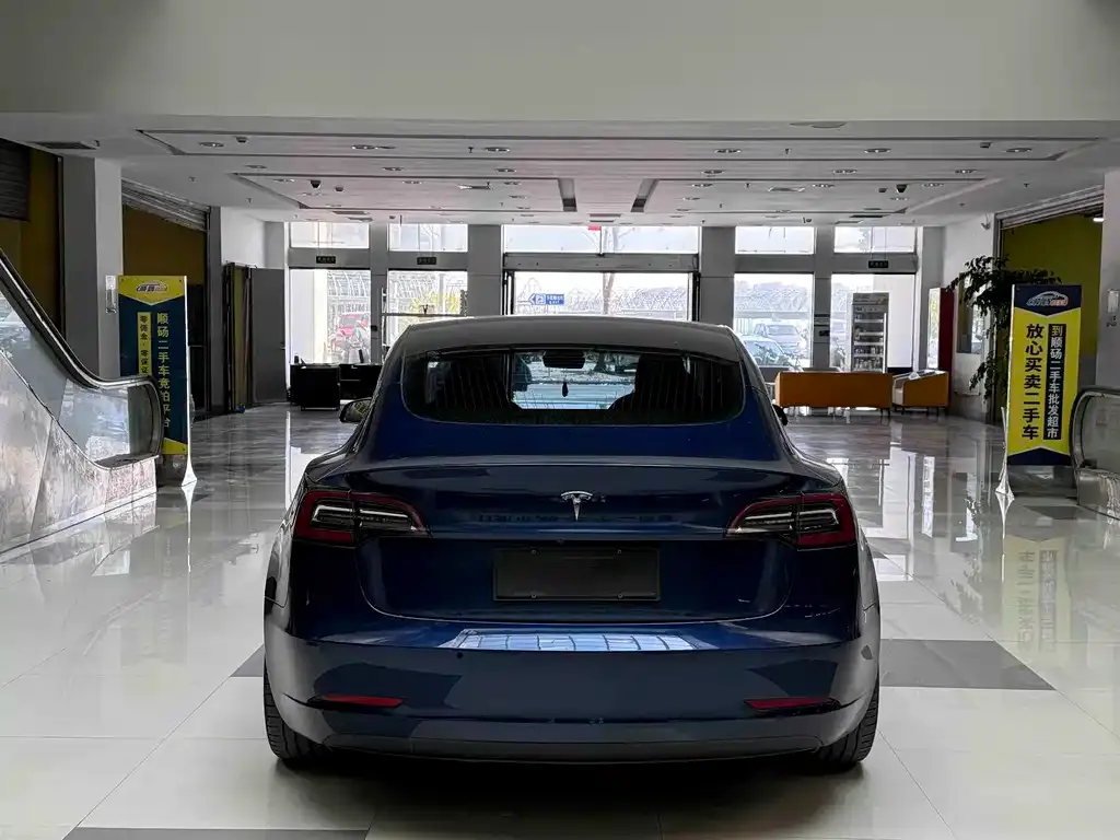 Tesla Model 3 — фото 10