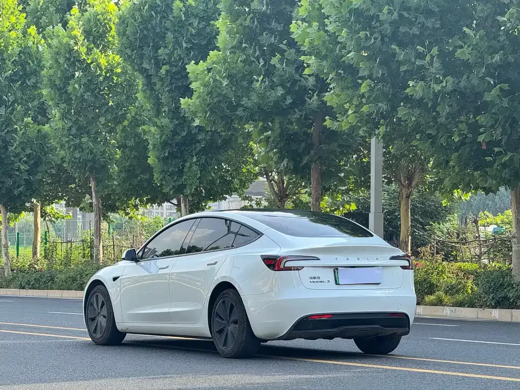 Tesla Model 3 — фото 7