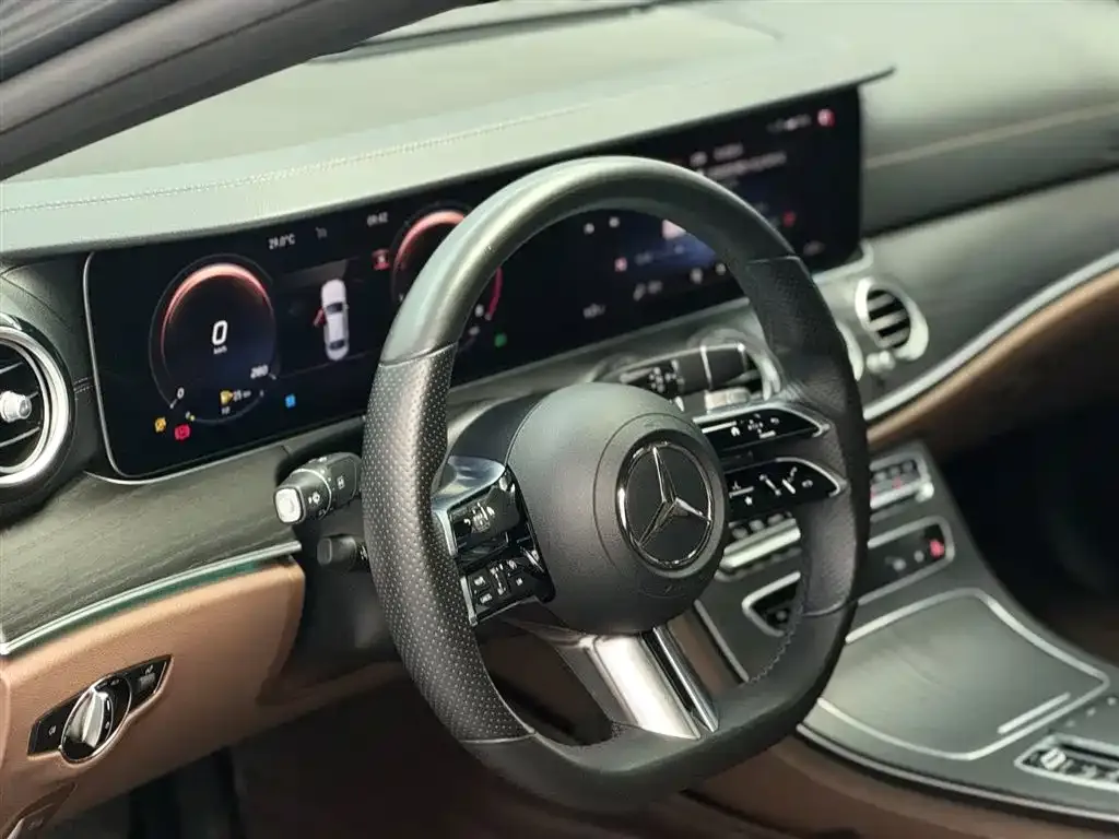 Mercedes-Benz E-Class — фото 6