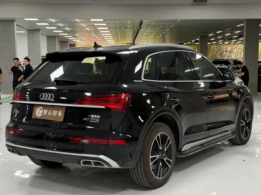 Audi Q5L — фото 6