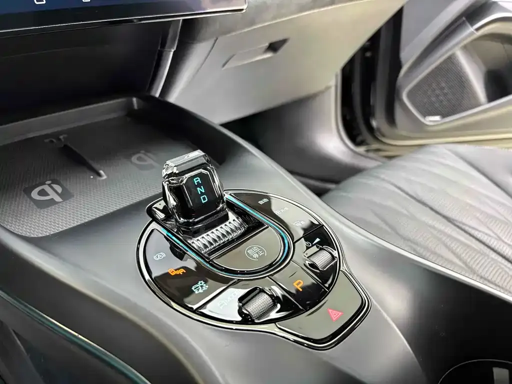BYD Seal — фото 3