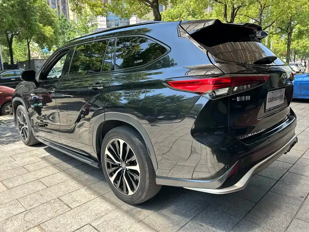 Toyota Crown Kluger — фото 10