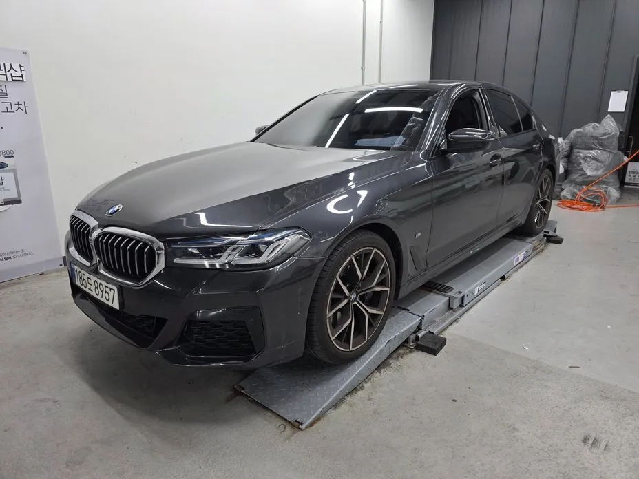 BMW 5-Series — фото 1
