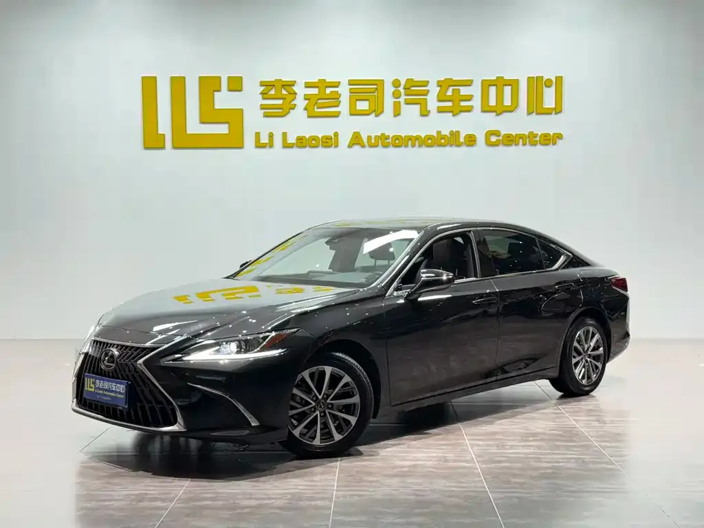 Lexus ES — фото 1