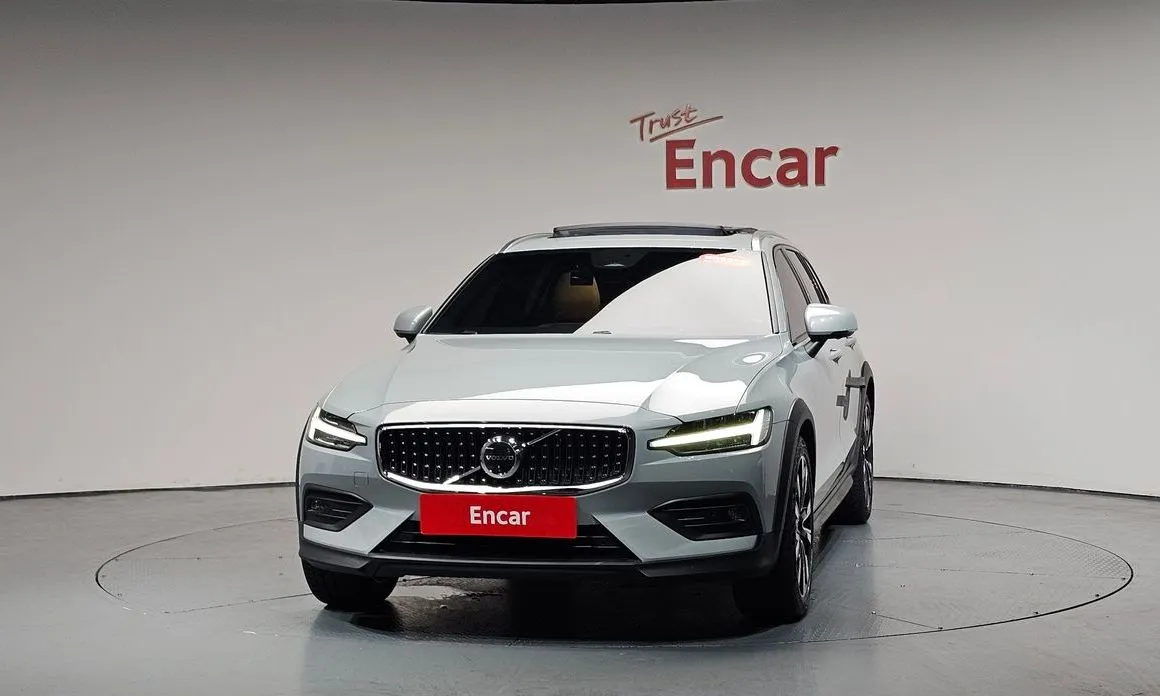 Volvo V60 2024 из KR, фото 3
