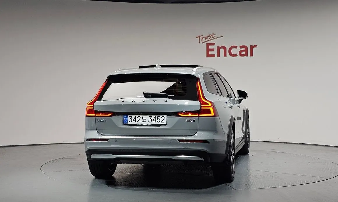 Volvo V60 2024 из KR, фото 5