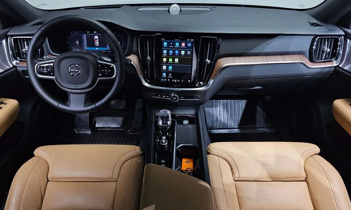 Volvo V60 2024 из KR, фото 8