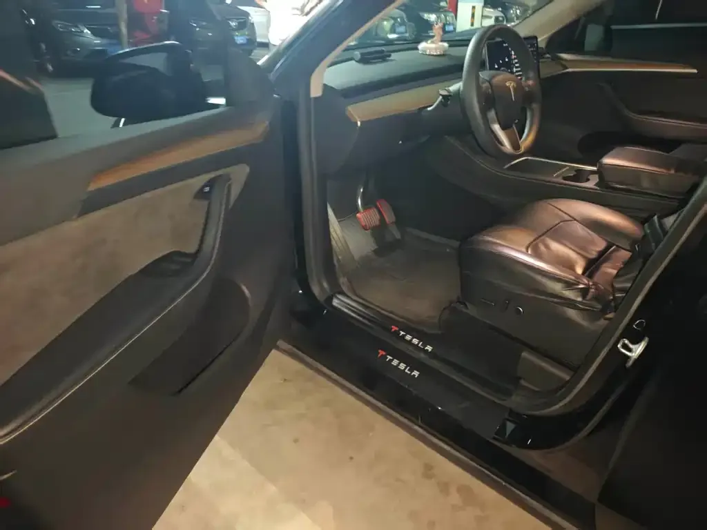 Tesla Model Y — фото 3