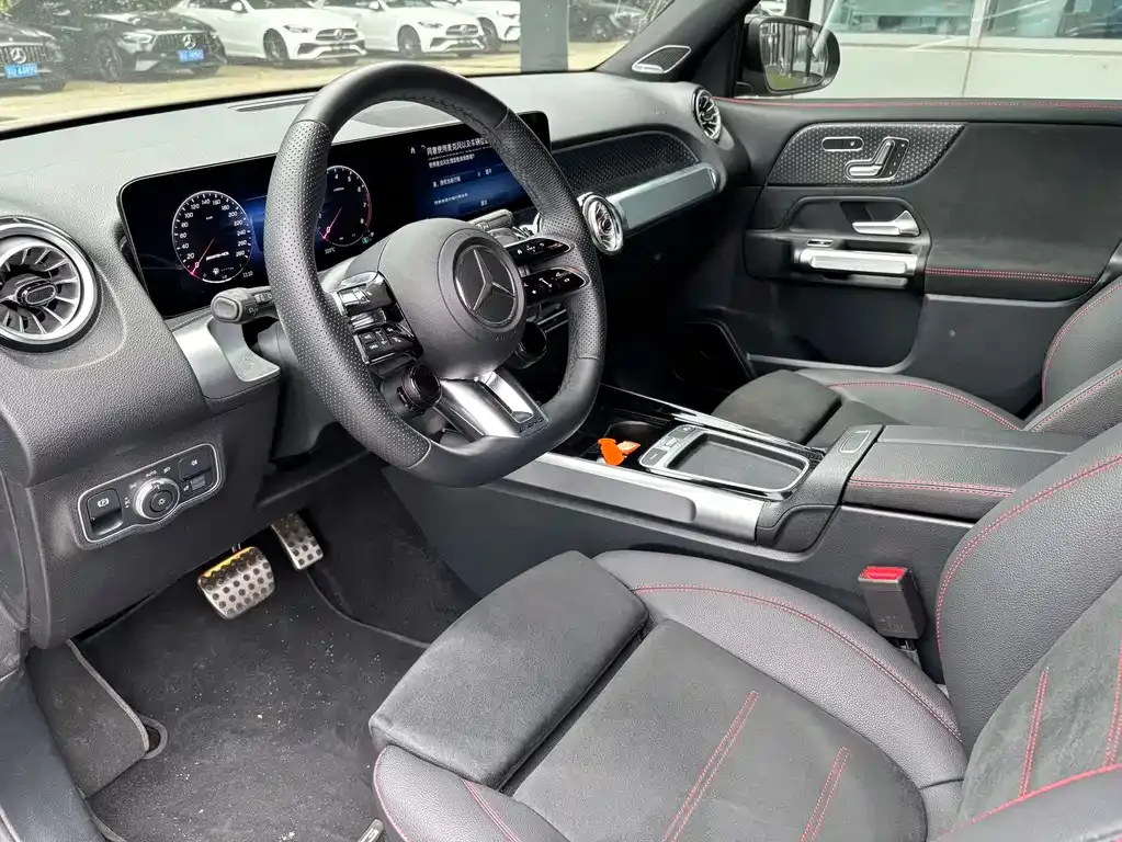 Mercedes-Benz GLB AMG — фото 10