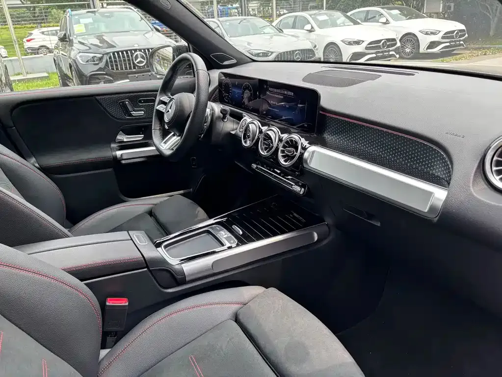 Mercedes-Benz GLB AMG — фото 6
