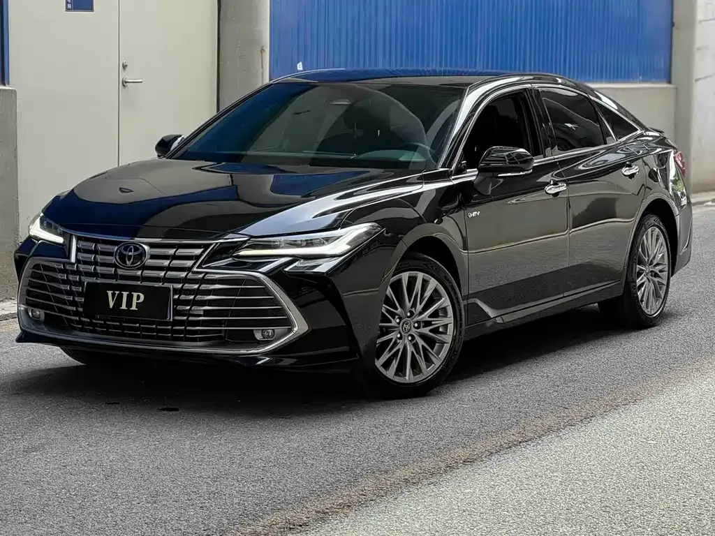 Toyota Avalon — фото 1