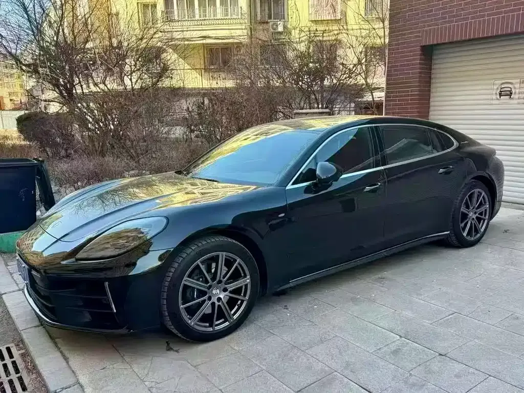 Porsche Panamera — фото 1