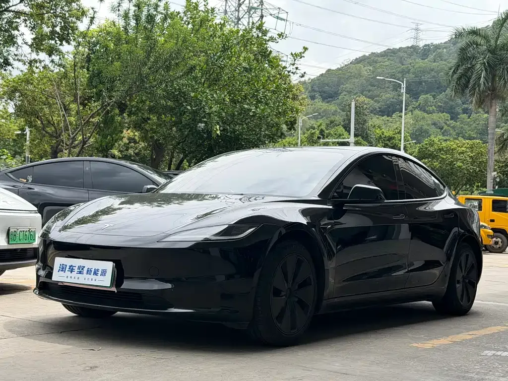 Tesla Model 3 — фото 1