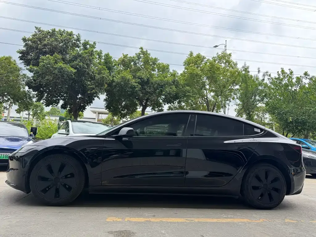 Tesla Model 3 — фото 9