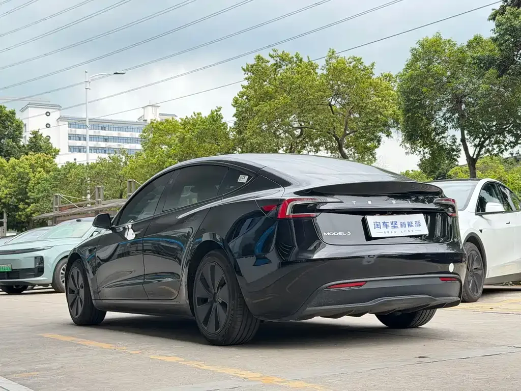 Tesla Model 3 — фото 3