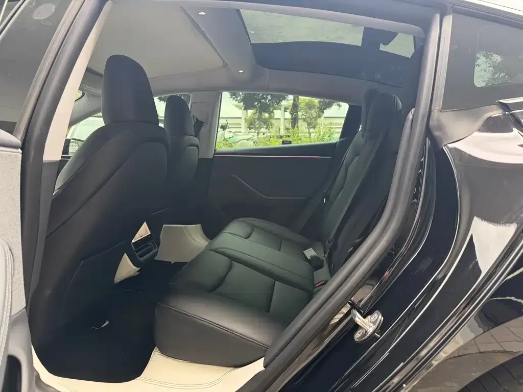 Tesla Model 3 — фото 4