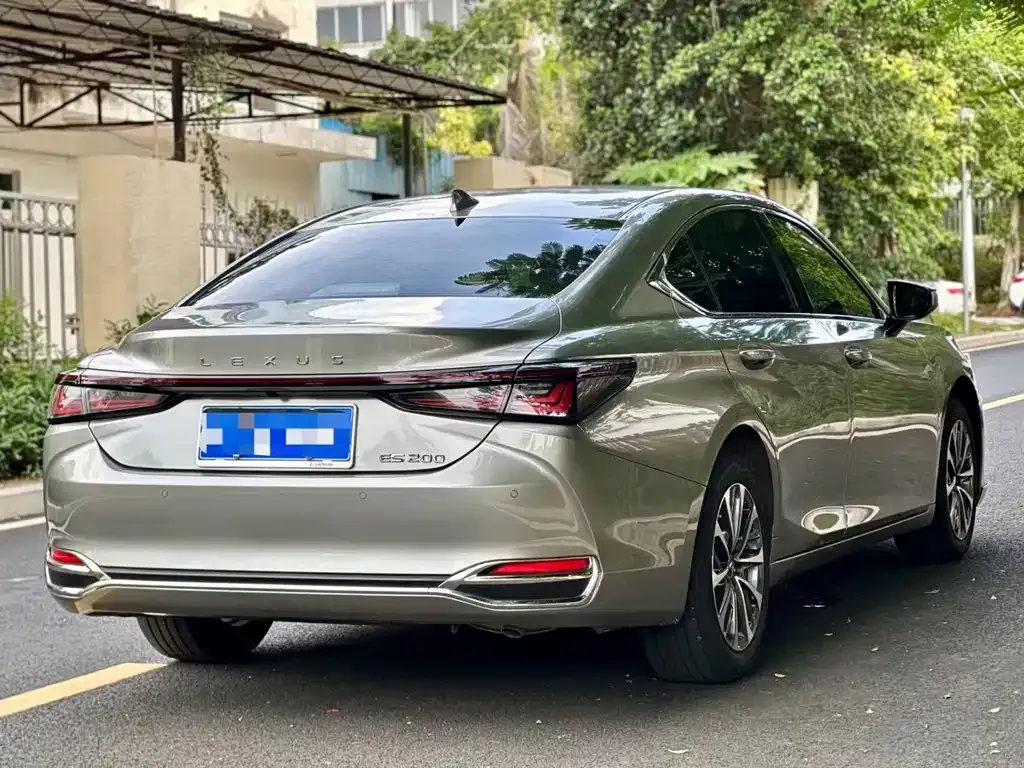Lexus ES — фото 8