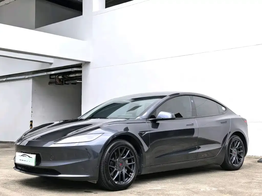 Tesla Model 3 — фото 1