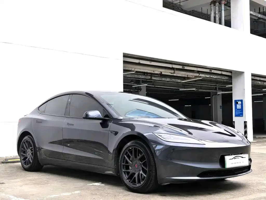 Tesla Model 3 — фото 9